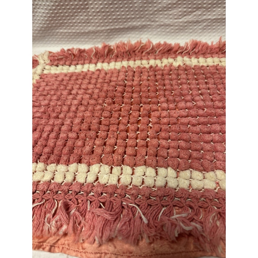 Vintage 1950-70s Pink Cotton Bump Textured Rug or Mat Fringe Satin Back 22x15 In - Picture 4 of 7